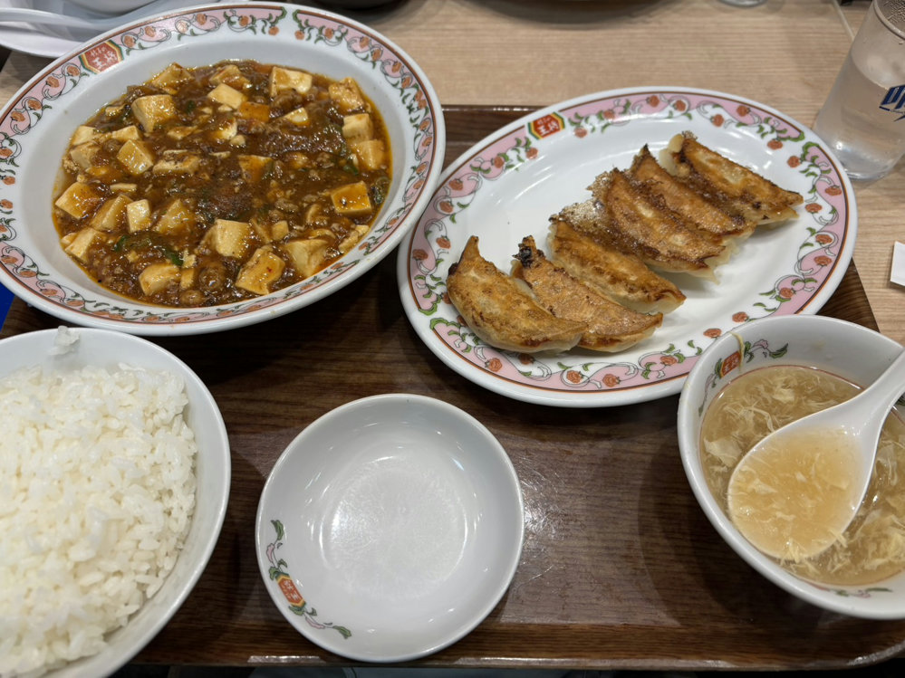 Mapo tofu set meal with rice and gyoza at Gyoza no Ohsho Shimbashi, Tokyo