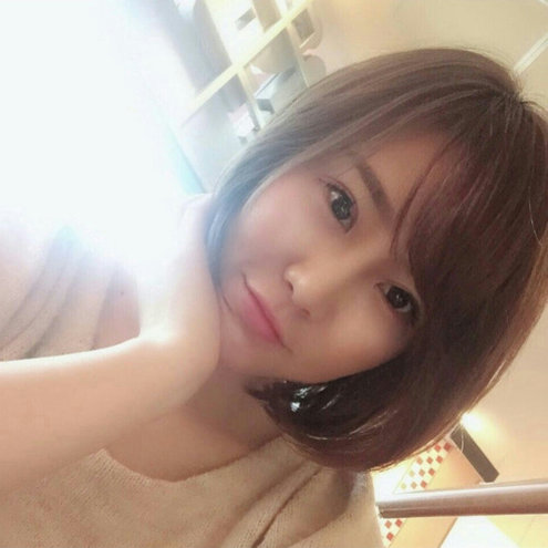 Young Japanese woman with smooth skin and short hair, showing natural beauty. Magandang kutis at natural na ganda ng babaeng Hapon.
