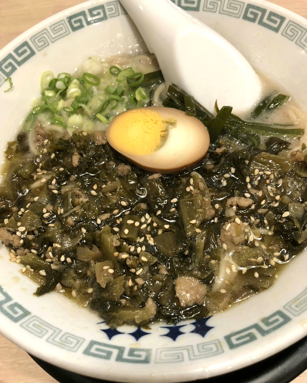 Keika's Aso Ramen - Pork bone-based takana (leaf mustard greens) soup, full of the simple flavors of Kumamoto. A unique ramen named after Aso. A light flavor.