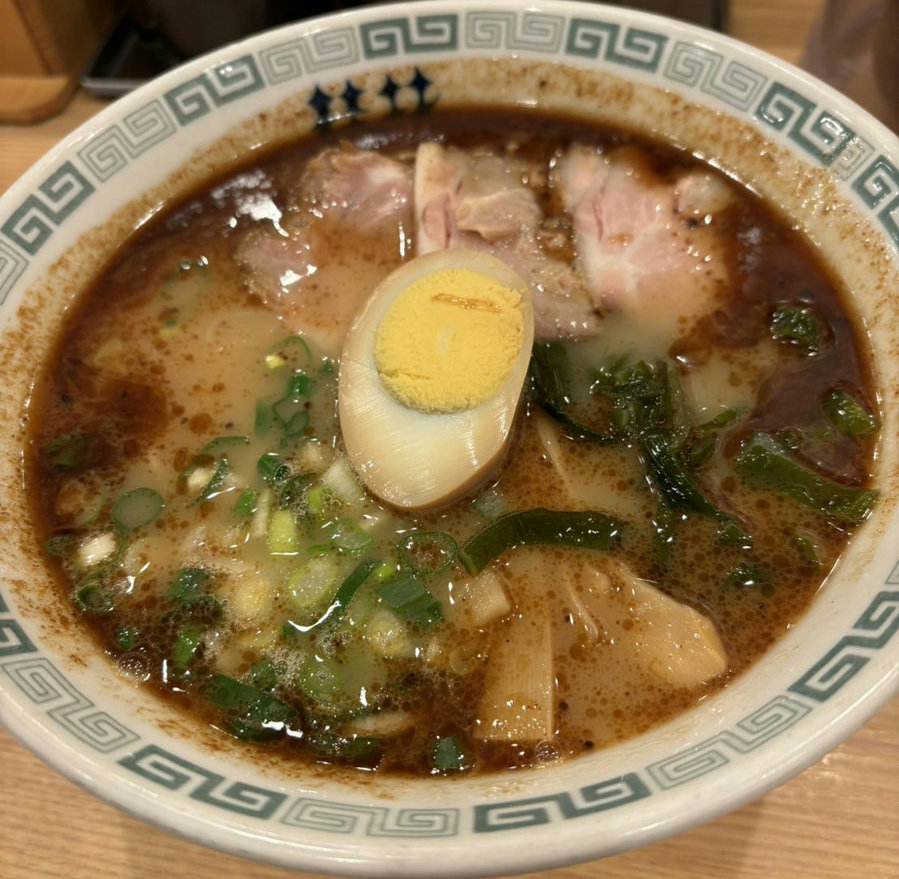 This is a photo of the ramen I always have at Keika Ramen Toranomon branch. They have thick and thin noodles. These are thin noodles.