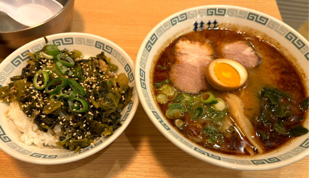 I'm now a regular customer at Keika Ramen. And I often order this set of Takana Donburi and delicious Keika Ramen.