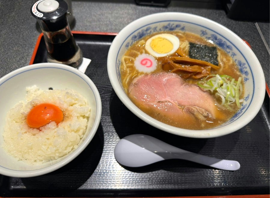 Tomita’s soy sauce ramen with raw egg rice bowl (tamago kake gohan) at KITTE Marunouchi. とみた 中華そばと玉子かけご飯。