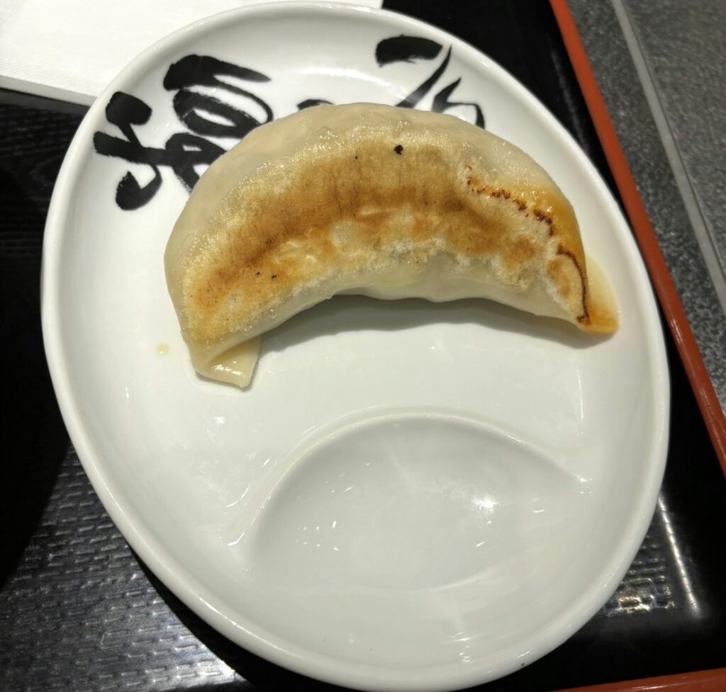 Large handmade gyoza from Tomita ramen restaurant in KITTE Marunouchi, Tokyo. とみた 丸の内KITTEの大きな手作り餃子