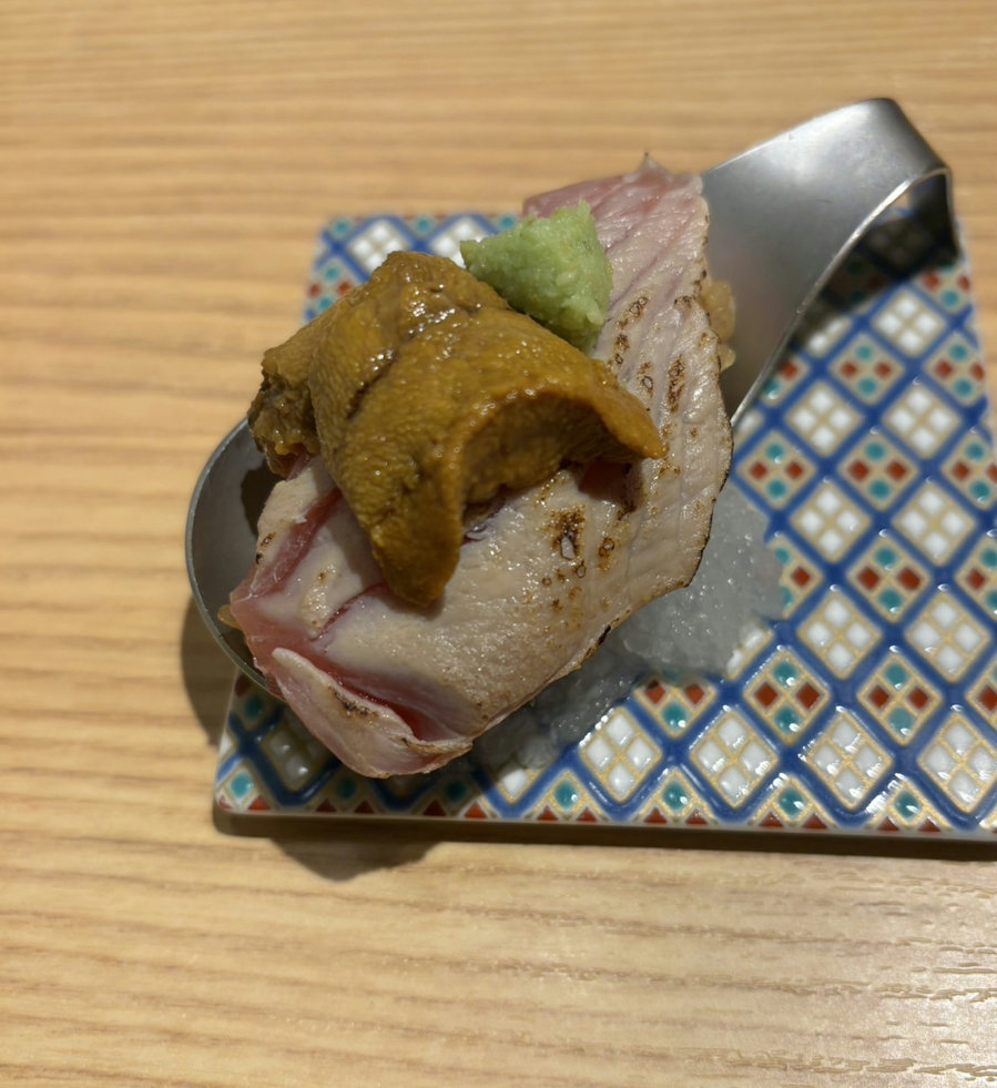 Seared fatty tuna topped with fresh uni, popular sushi item at Ninoya Hamamatsucho Tokyo.