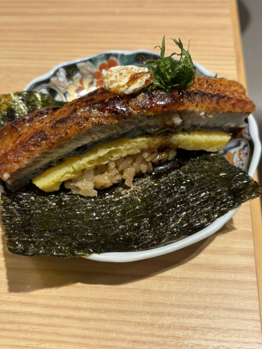 Grilled unagi with egg over rice, signature dish at Sushi & Oden Ninoya Hamamatsucho Tokyo.