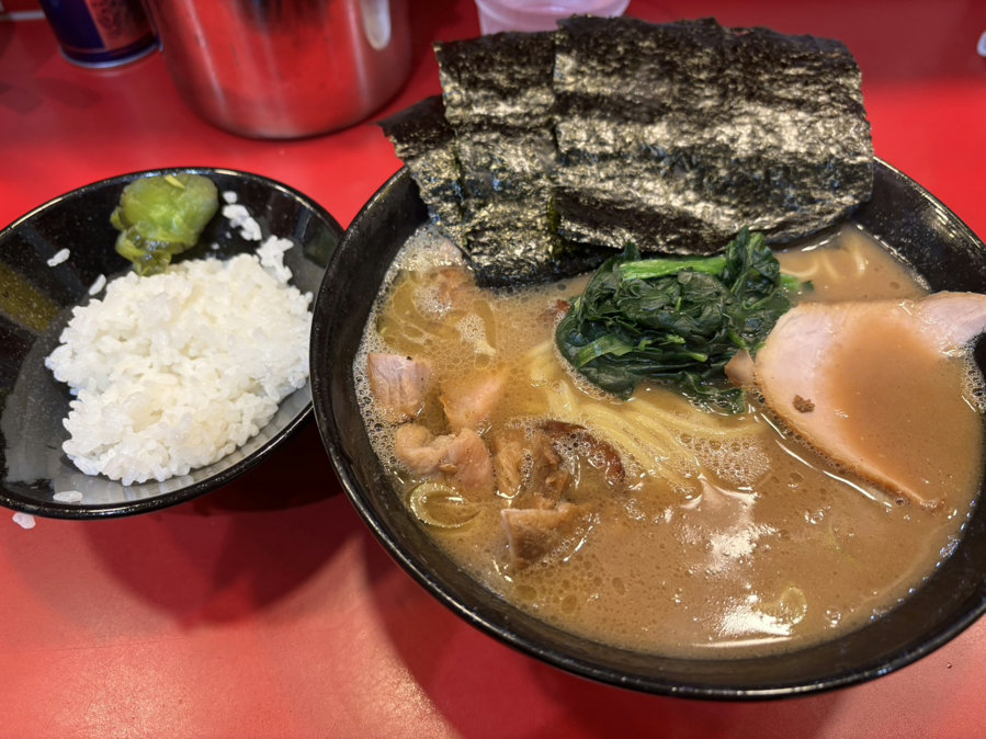 Iekei ramen at Taniseya in Shimbashi Tokyo with chashu pork, seaweed, spinach, and rice on the side
