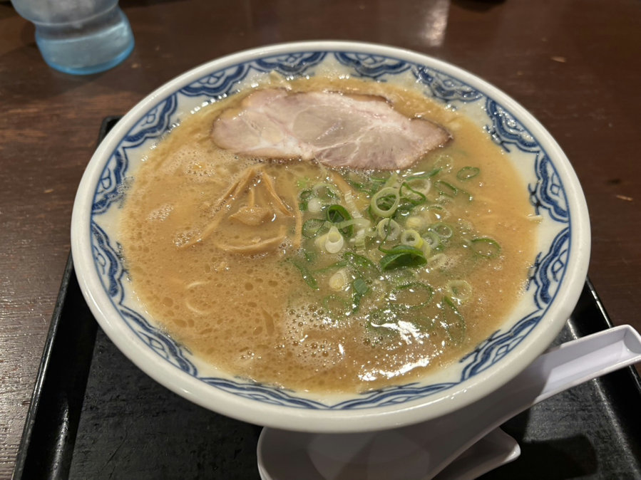 Hakata tonkotsu ramen with thin noodles at Akanoren in Marunouchi Building near Tokyo Station. Rich yet light pork broth.
