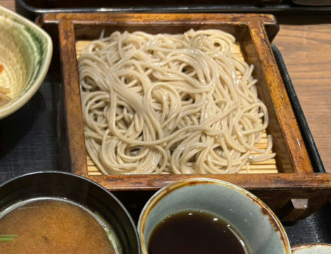 Hegi soba noodles served on a wooden tray at Echigo Kanouya in Lazona Kawasaki Plaza
