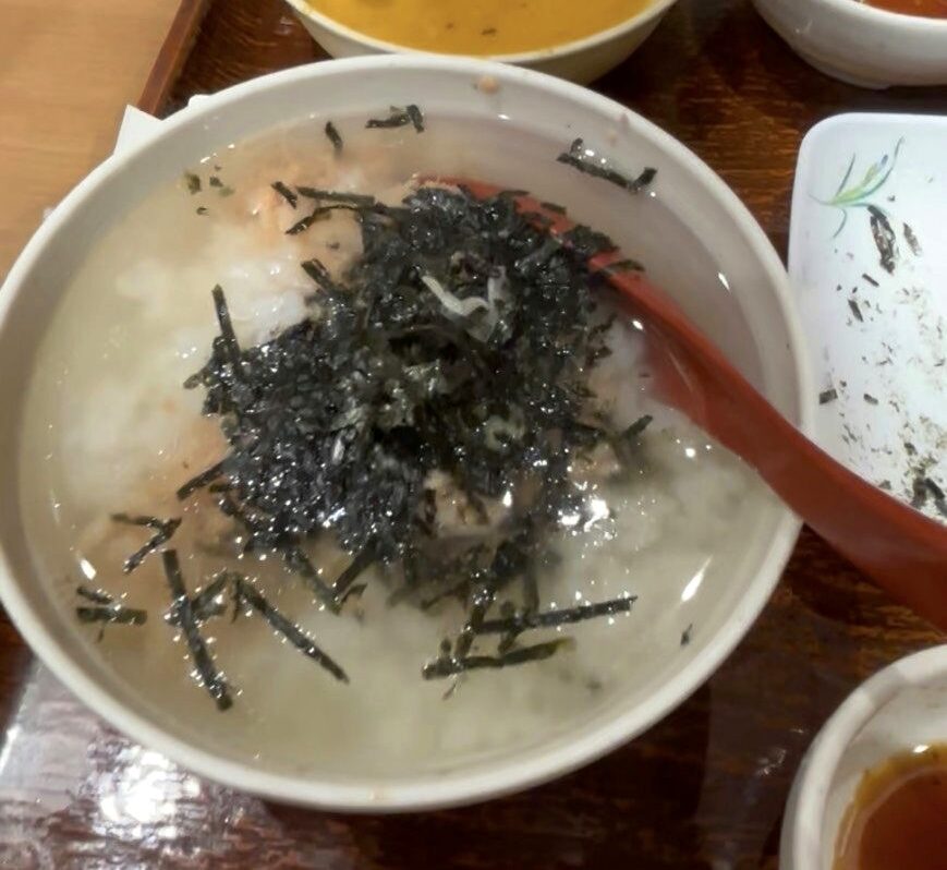 Dashi chazuke with flaked salmon and shredded nori served at Yayoi Ken.